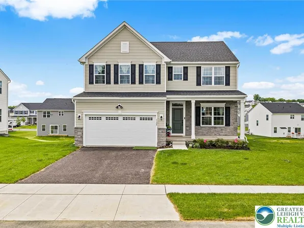 1124 Nursery St, Fogelsville, PA 18051