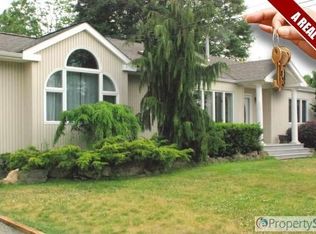 34 Strathmore Dr, North Babylon, NY 11703