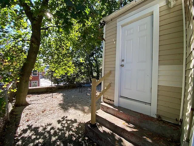 27 Florence St #1R — Photo 16