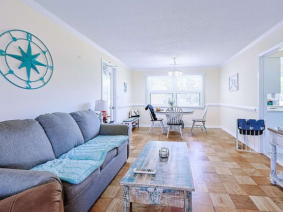 4th image of 854 Pampas Dr. #854