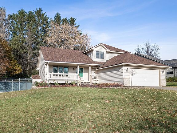 2nd image of 410 Greenbriar Ln
