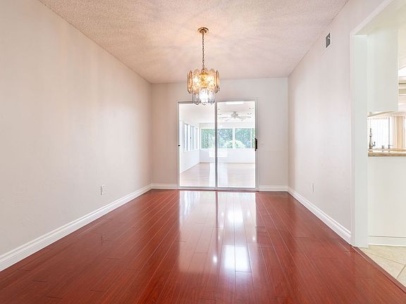 3rd image of 6415 Lochmoor Dr