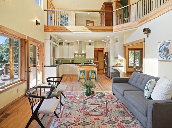 20071 Beaver Ln, Bend, OR 97703