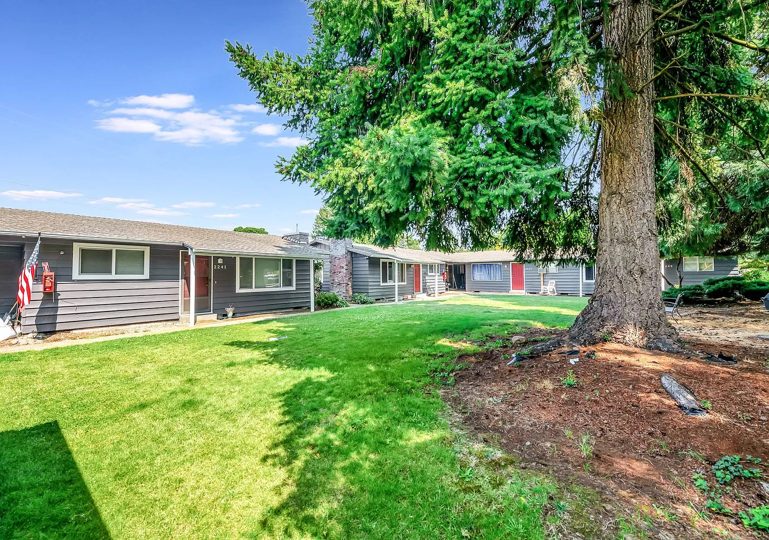 7 Oaks — Photo 1