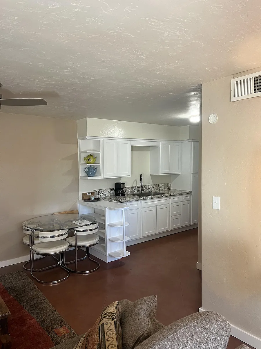 Building Photo - 3347 E Seneca St #3