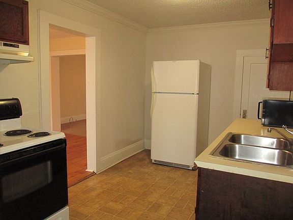 4th image of 1025 Washington St