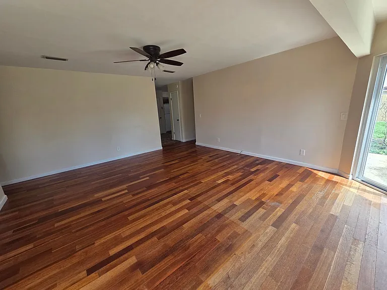 411 Shade St — Photo 11