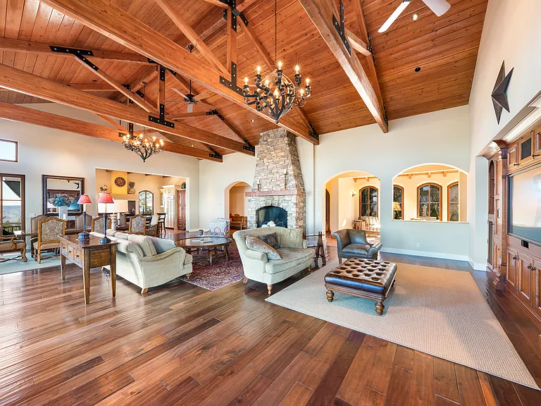 2110 Diamond Mountain Rd — Photo 22