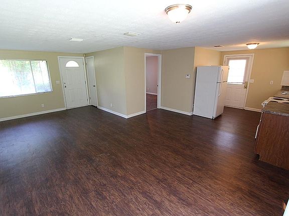 2nd image of 2007 Palmdale St
