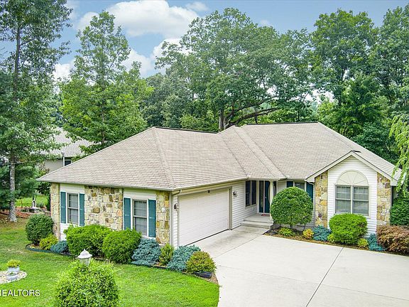 3rd image of 32 Kingsbridge Ln