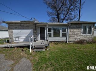 2608 Benton Rd, Mount Vernon, IL 62864