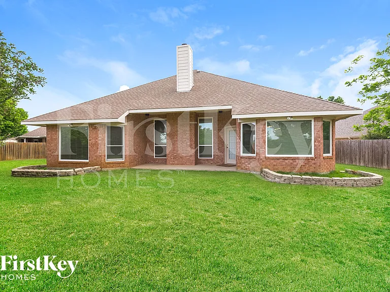 101 Canterbury Dr — Photo 15