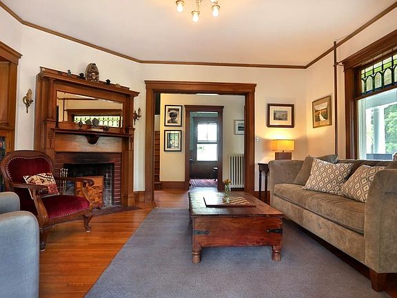 2nd image of 7 Belmont St