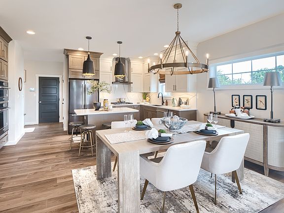 Garden Kitchen and Dining Area