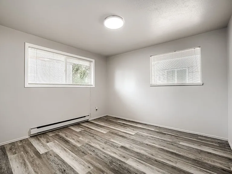 9502 Whitman — Photo 8