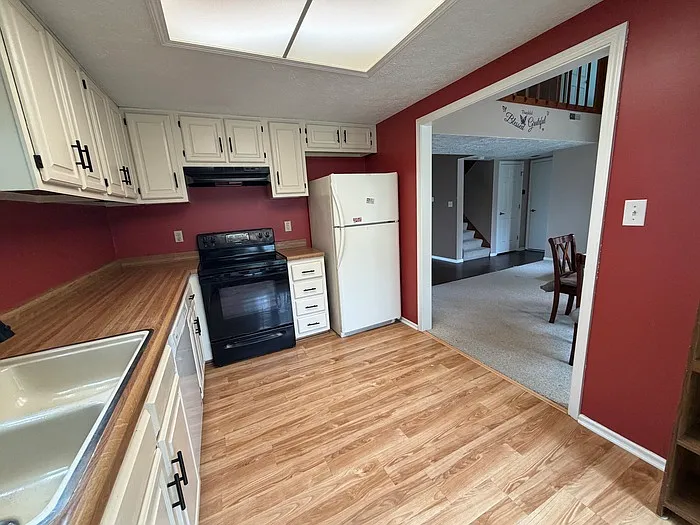 2 bed, 2.5 bath, 1294 sqft, $1,350 — Photo 2