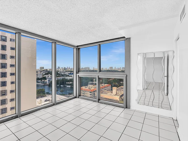 2655 Collins Ave #1710 — Photo 16