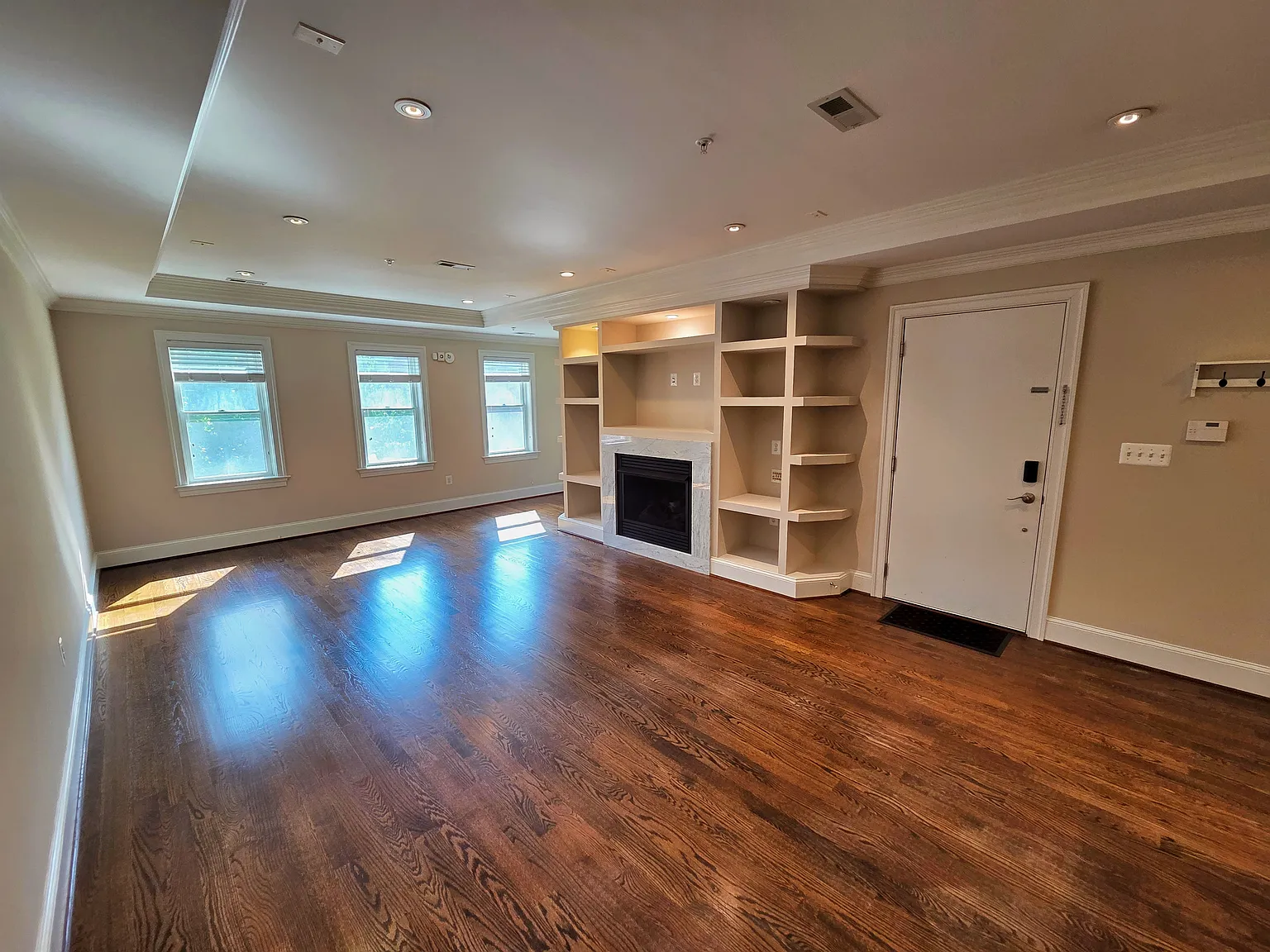 2 bed, 1195 sqft, $4,095 — Photo 3