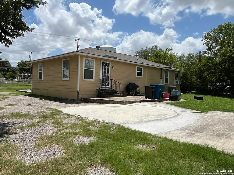 1243 Gillette Blvd — Photo 10