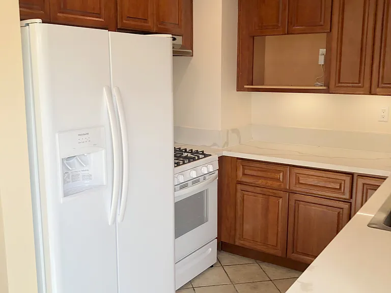 419 Avenue G — Photo 17