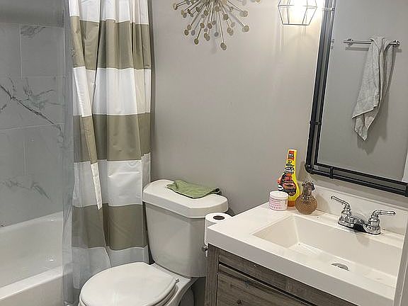 5th image of 3784 King Dr