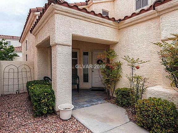 3rd image of 1429 Country Hollow Dr