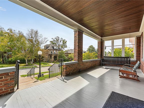 3rd image of 2832 Espy Ave