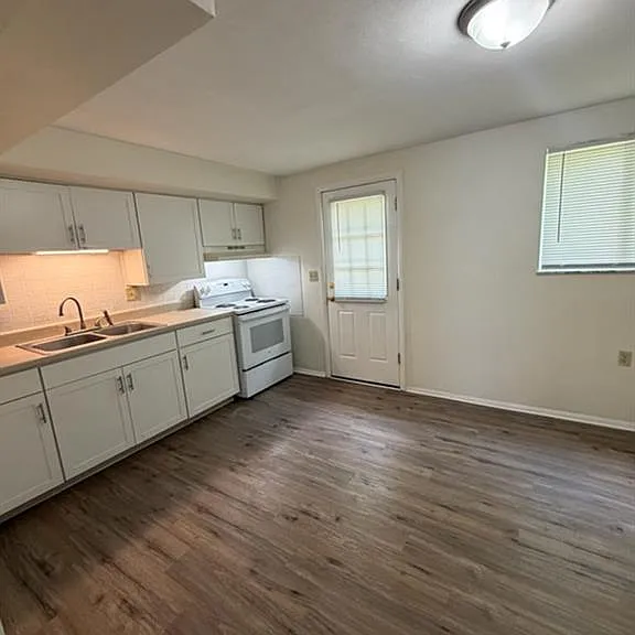 338 Grove St — Photo 11