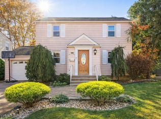 71 Fernwood Ct, Clifton City, NJ 07011