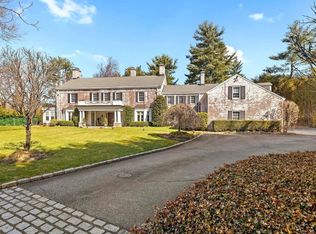 13 Fox Meadow Ct, Woodbury, NY 11797