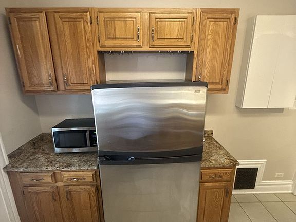 5th image of 1300 Steele St #A