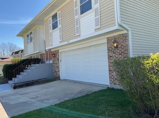 1315 W New Britton Dr, Hoffman Estates, IL 60192