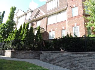 714 Neighbourhood Cir #2, Mississauga, ON L5B 0B4