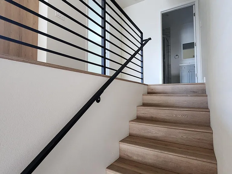1147 N Kenmore Ave — Photo 3