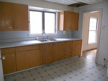 5th image of 923 Roseland Ave