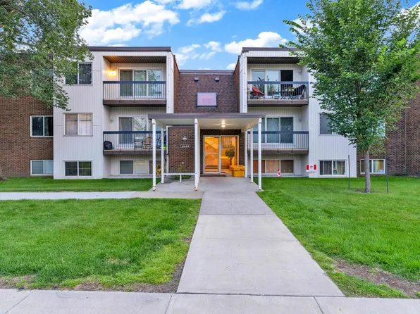 11445 41st Ave NW #104, Edmonton, AB T6J 0T9