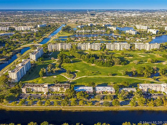 3rd image of 3301 S Palm Aire Dr APT 106