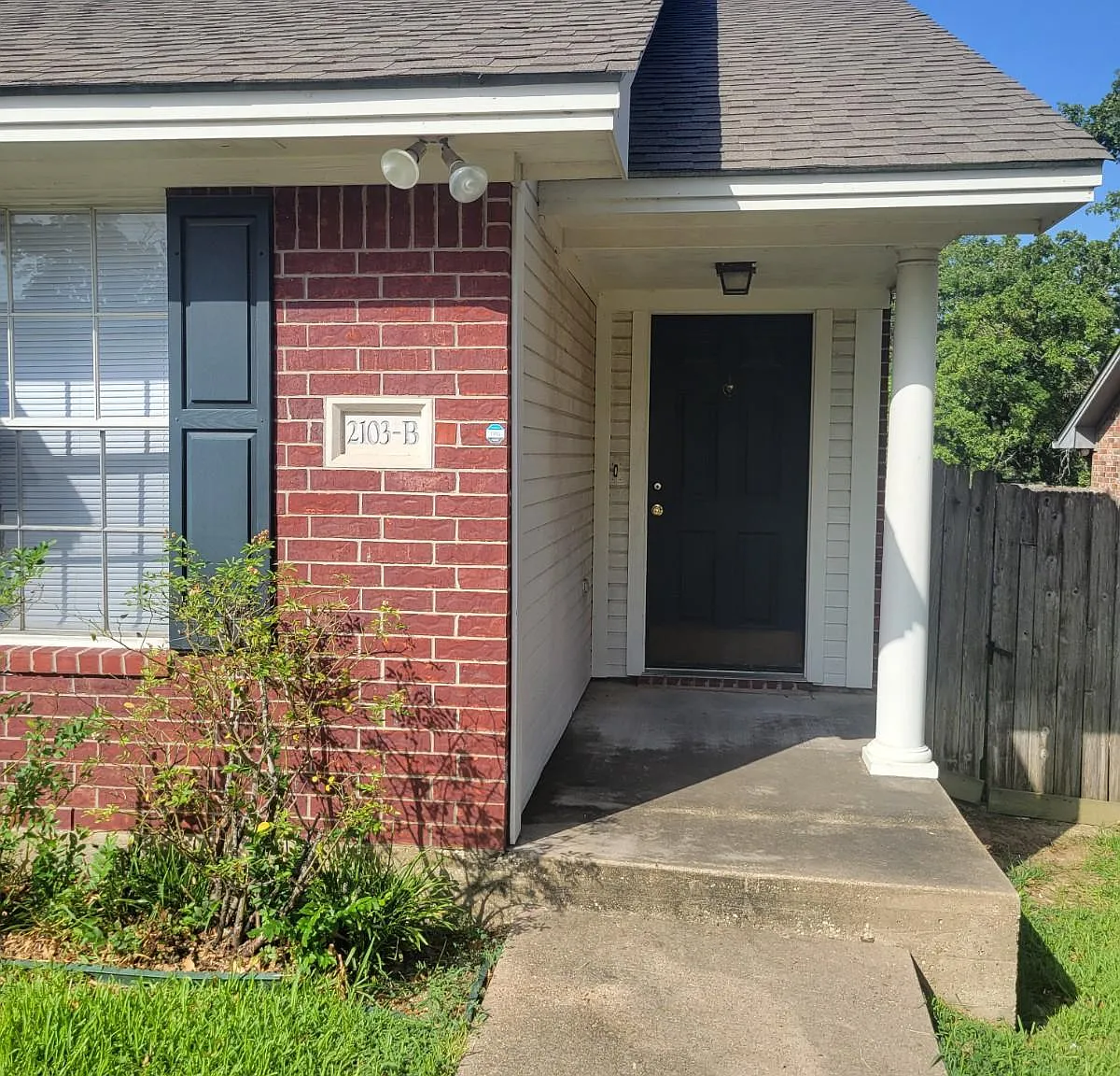 3 bed, $1,300 — Photo 2