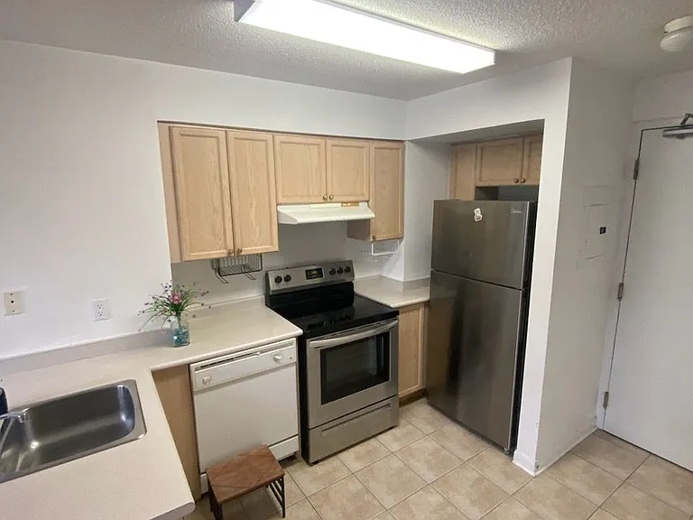1029 King St W #209 — Photo 4