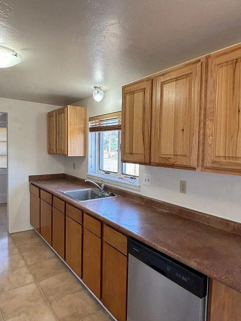 1 Bedroom 1 Bathroom Single Family Home with Bonus Room — Photo 4