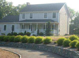 3 Fiddlehead Rd, Oxford, CT 06478