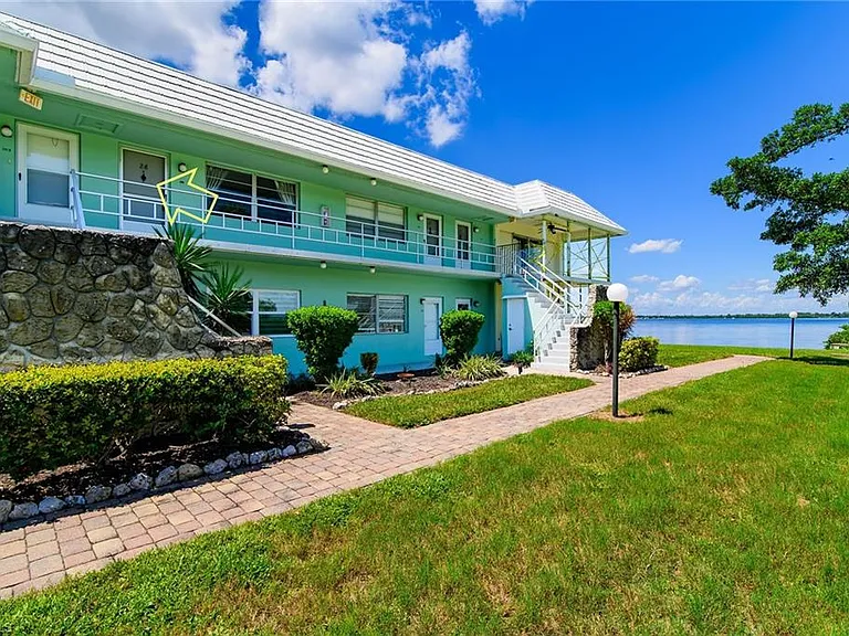 3225 E Riverside Dr — Photo 20