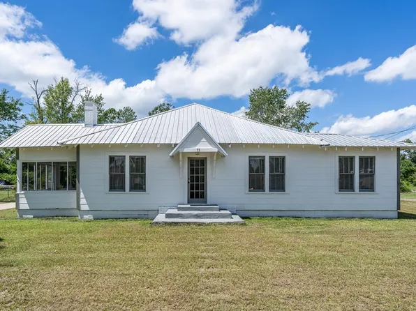 73 Latimer St, Hazlehurst, GA 31539