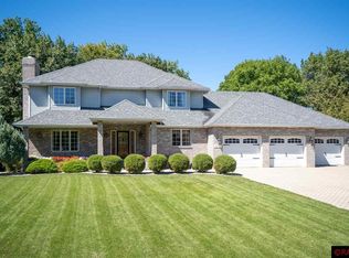 2279 Northridge Dr, North Mankato, MN 56003