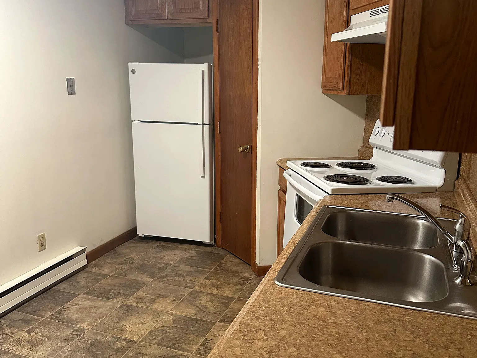 1539 Allen St — Photo 4