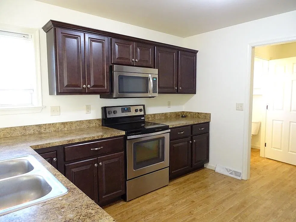 3 bed, 2.5 bath, 1672 sqft, $2,295 — Photo 4