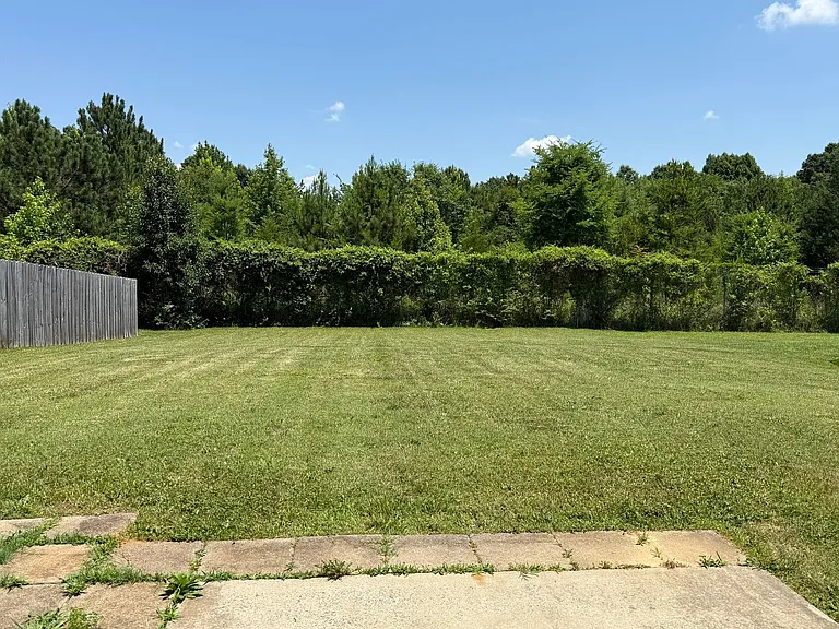 3700 Herkimer Dr — Photo 32
