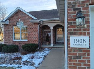 1906 W Willow Crest Dr, Peoria, IL