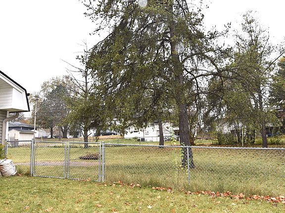 3rd image of 16579 Galaxie Way