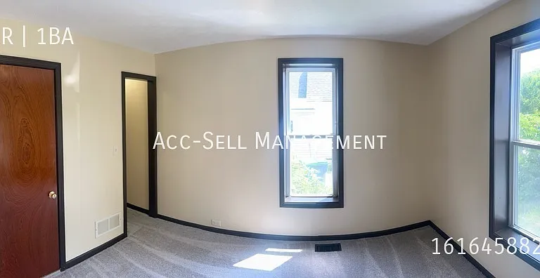 427 Leonard St NE — Photo 6